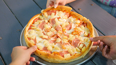 Pizza Hawaiana para compartir.